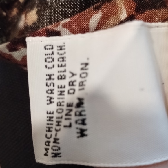 Croft & Barrow Women's Button up Blouse short sleeve flower print black & browns - Picture 14 of 15